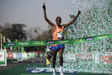 Kenia se queda con el título de la maratón de Paris 2018
