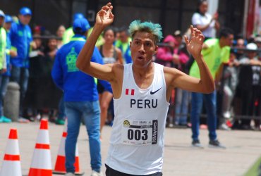 David Canchanya de Perú y la keniata Kiptoo Jepkemoi dominaron la XXVII Carrera Atlética Internacional de Soacha
