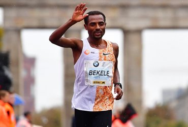 Kenenisa Bekele se queda con el título de la maratón de Berlín 2019