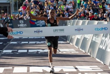Tanzania y Perú se quedan con el título de la Maratón de Miami 2020