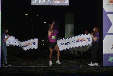 La Carrera Nocturna reactivó el atletismo de calle en Bogotá