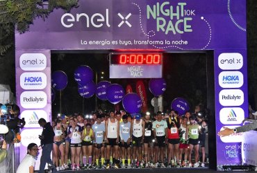 Miles de corredores en la Carrera Enel X Night Race 10K en Bogotá